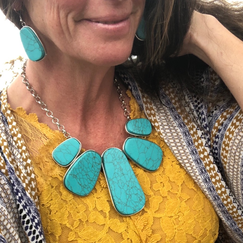 Chunky turquoise stone statement necklace set